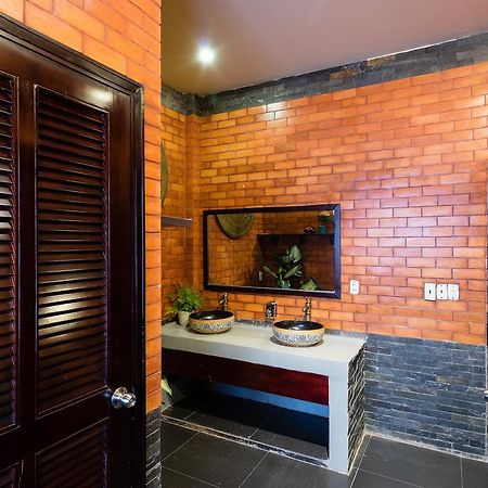 The Red House Bed and Breakfast Thành Pho Ho Chí Minh Esterno foto